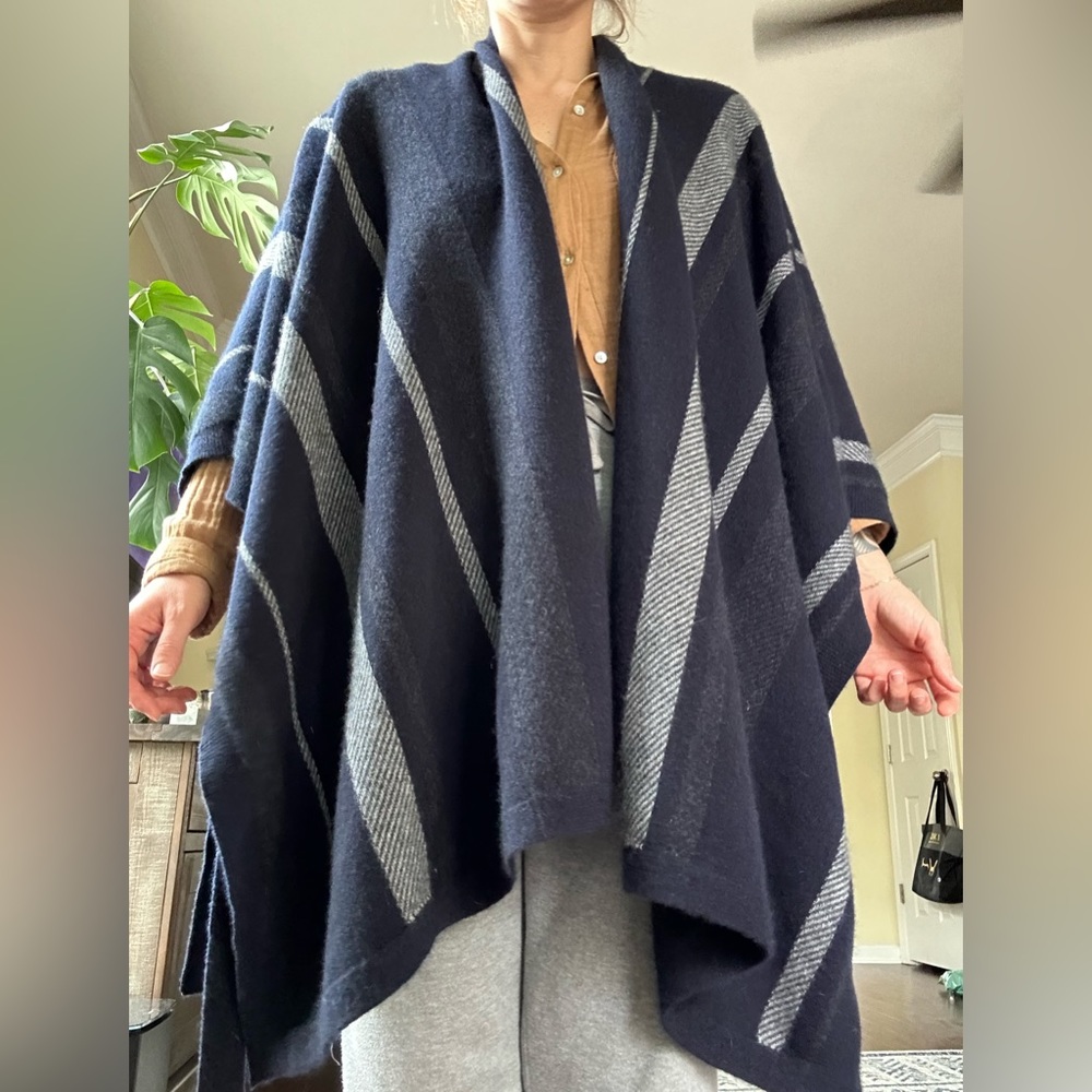Vince 100% cashmere poncho